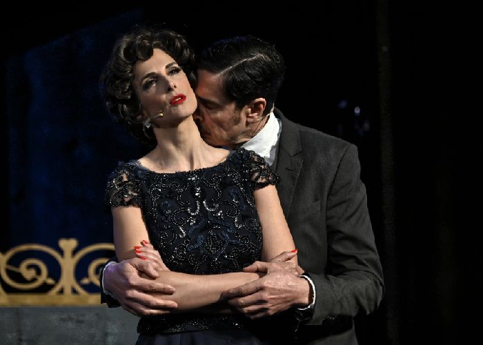 Nuria Fergó caracterizada de Sara Montiel
