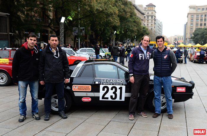 De izquierda a derecha, Manu Gozalo, Pedro Martín (asistentes), Tito Fernández (copiloto) y Guillermo de Dueñas (piloto)
