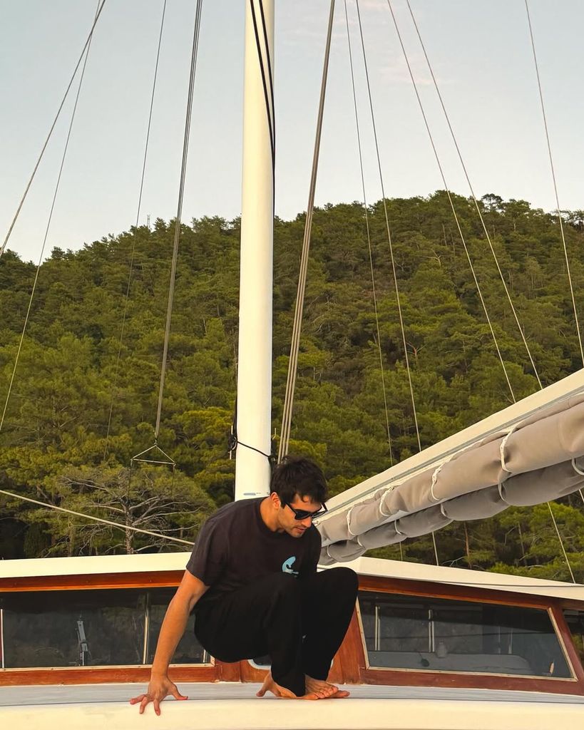 Mert disfrutando de unas vacaciones antes de comenzar con le rodaje de su nueva serie para Disney+