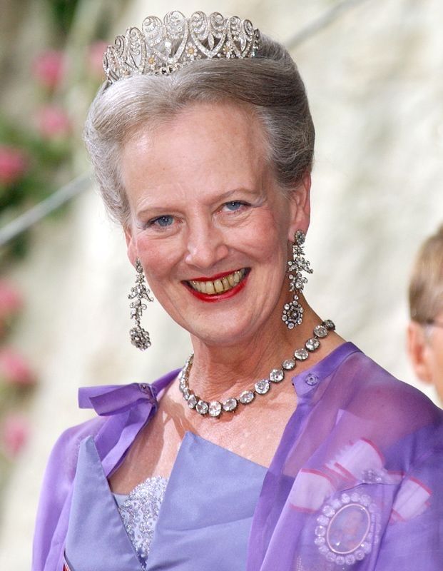 Tiaras que pertenecen al joyero personal de la reina Margarita II, y que pueden viajar al extranjero
