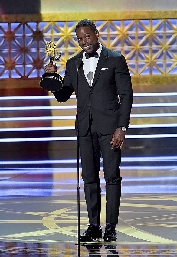 Sterling K Brown recibe el Emmy por This is us