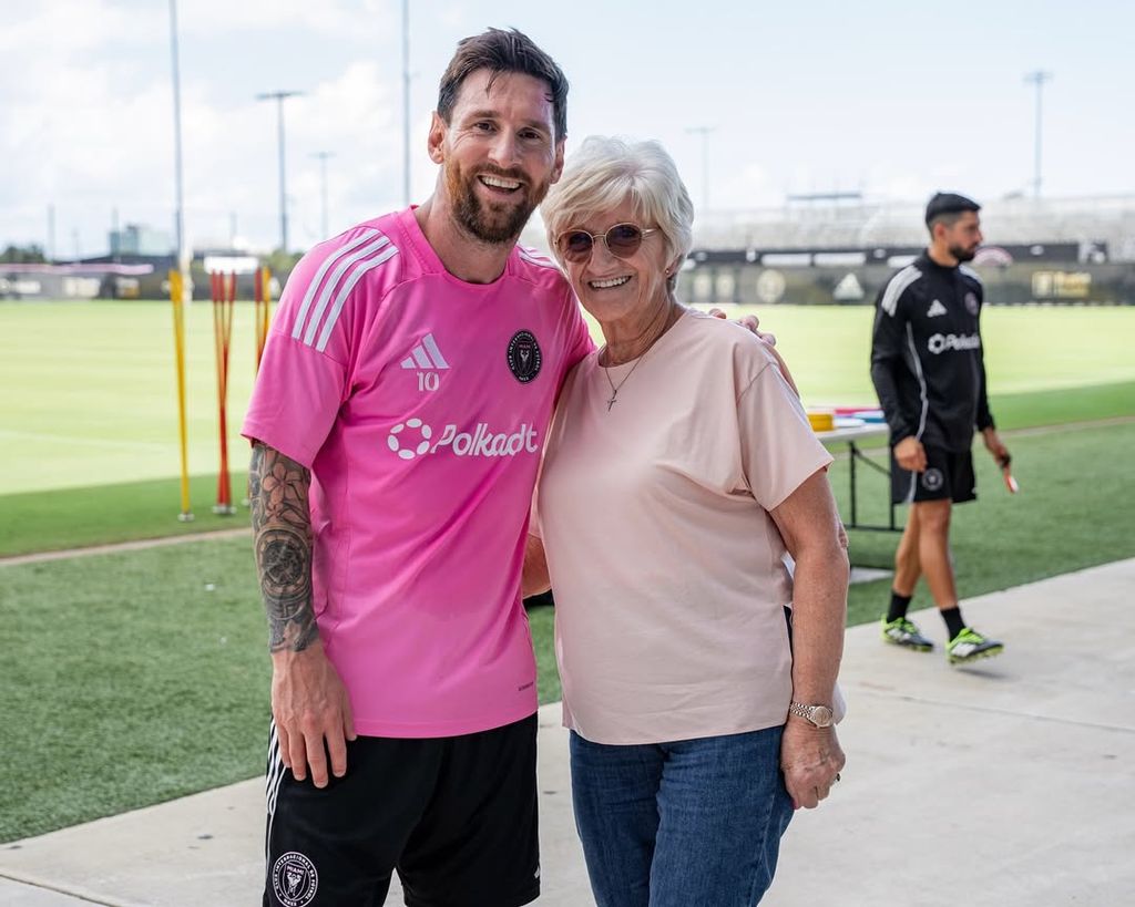 David Beckham hace realidad el sueño de su mamá y la lleva a conocer a Lionel Messi