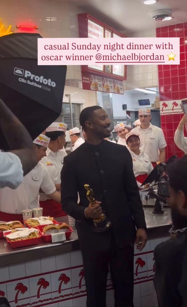 Michael B. Jordan en una hamburguesería tras ganar el Oscar