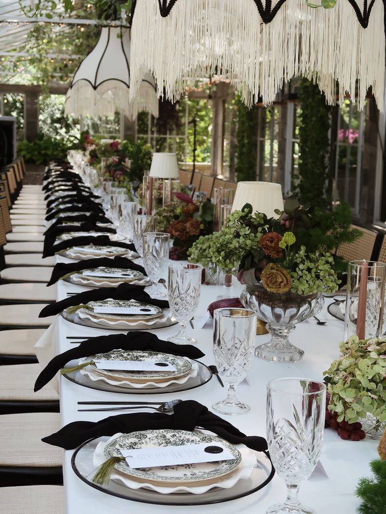 Decoración de bodas en color negro servilletas y vajilla