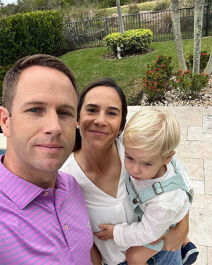 Azahara Muñoz posa con su marido y su hijo