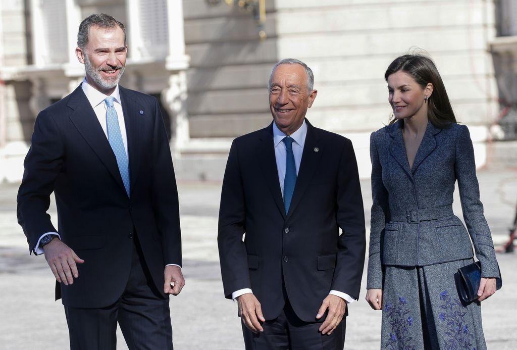 El rey Felipe VI y la reina Leticia junto al presidente de Portugal, Marcelo Rebelo de Sousa