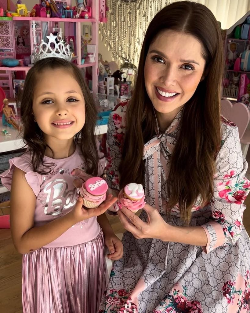 Marlene Favela con su hija Bella, quien es su mayor tesoro.