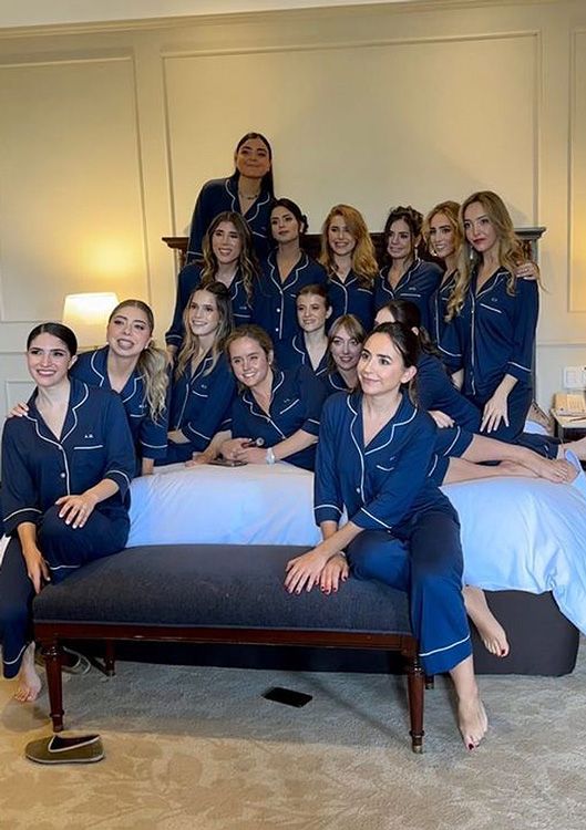 Josefina Vargas Llosa y sus damas de honor 