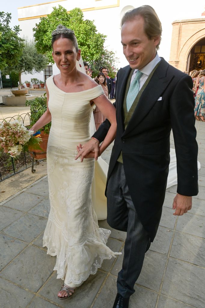Carmen Laffón y Jaime Palomar Balanzategui tras darse el 'sí, quiero'