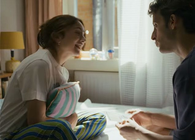 La química entre los dos protagonistas es innegable
