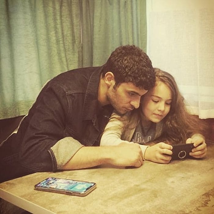 Los actores de 'Hermanos' Aylin Akpınar y Halit Özgür Sari tienen una relación muy especial fuera de las grabaciones