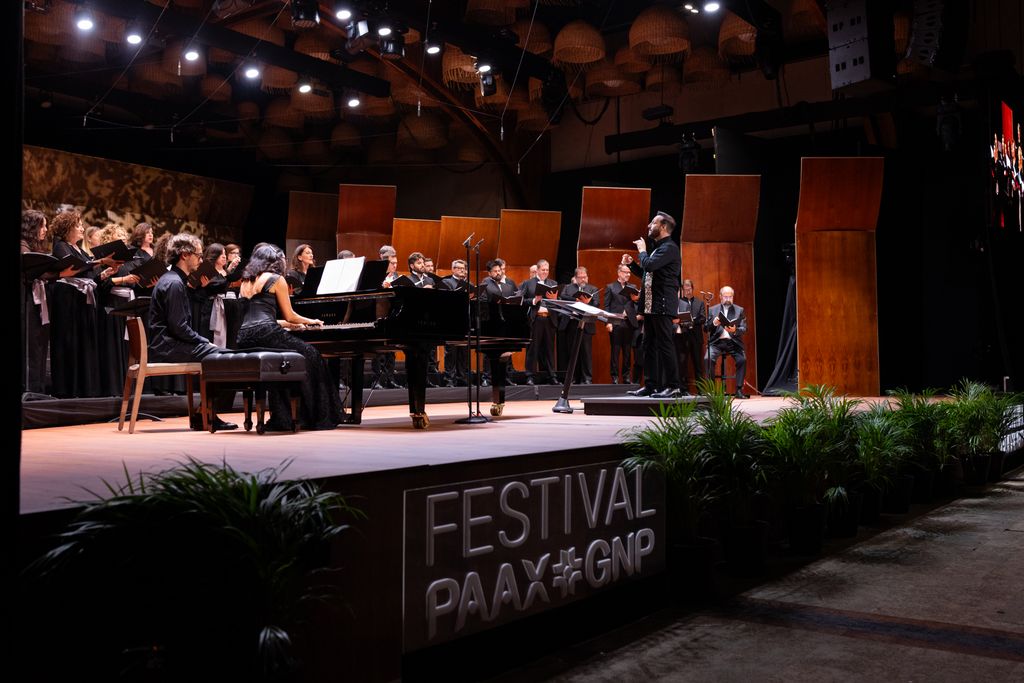 Durante la quinta edición del festival PAAX GNP se presentaron distintas disciplinas como la música, que incluyó piezas con ensamble coral y danza.