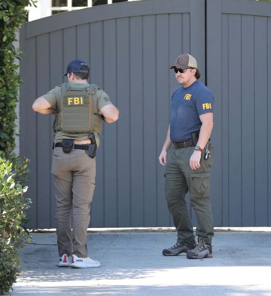 Al parecer, los agentes federales no encontraron al actor en su domicilio.