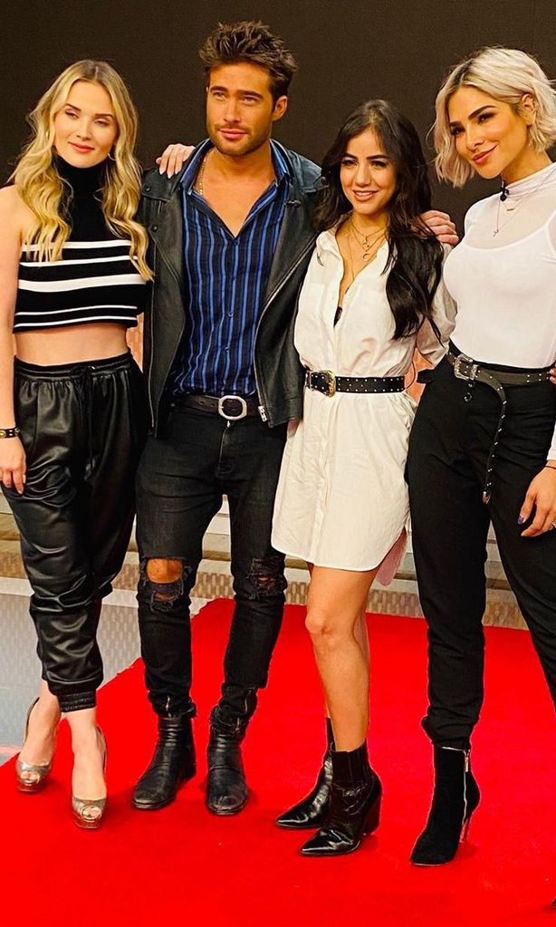 Alejandra Espinoza y el elenco de Rubí