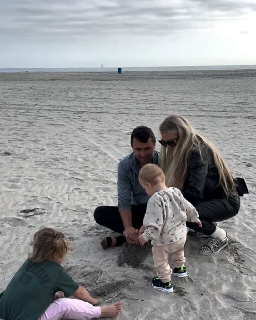 Charlie Kirk en su último Día del Padre, en junio pasado.