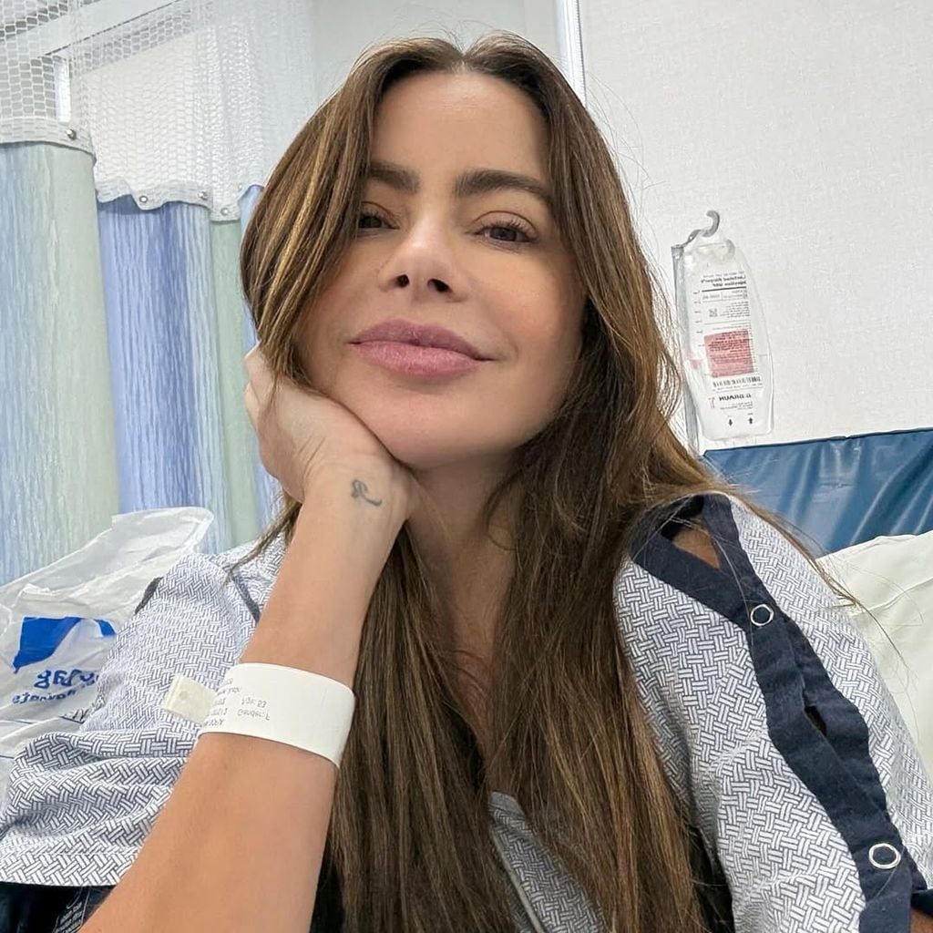 Sofía Vergara, aun sin maquillaje, luce una belleza natural, incluso estando en el hospital.