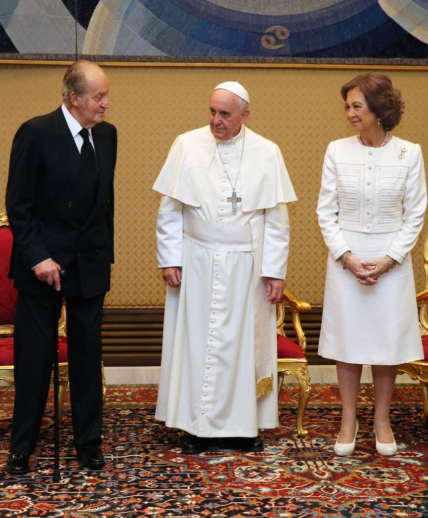 Doña Sofía, también puede vestir de blanco junto al Papa. En la imagen, en audiencia con Francisco I el 28 de abril de 2014.