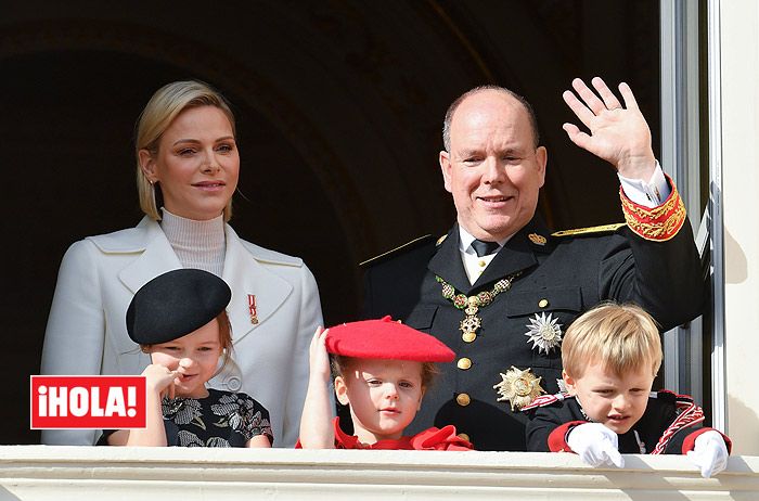 Charlene de Mónaco con su familia