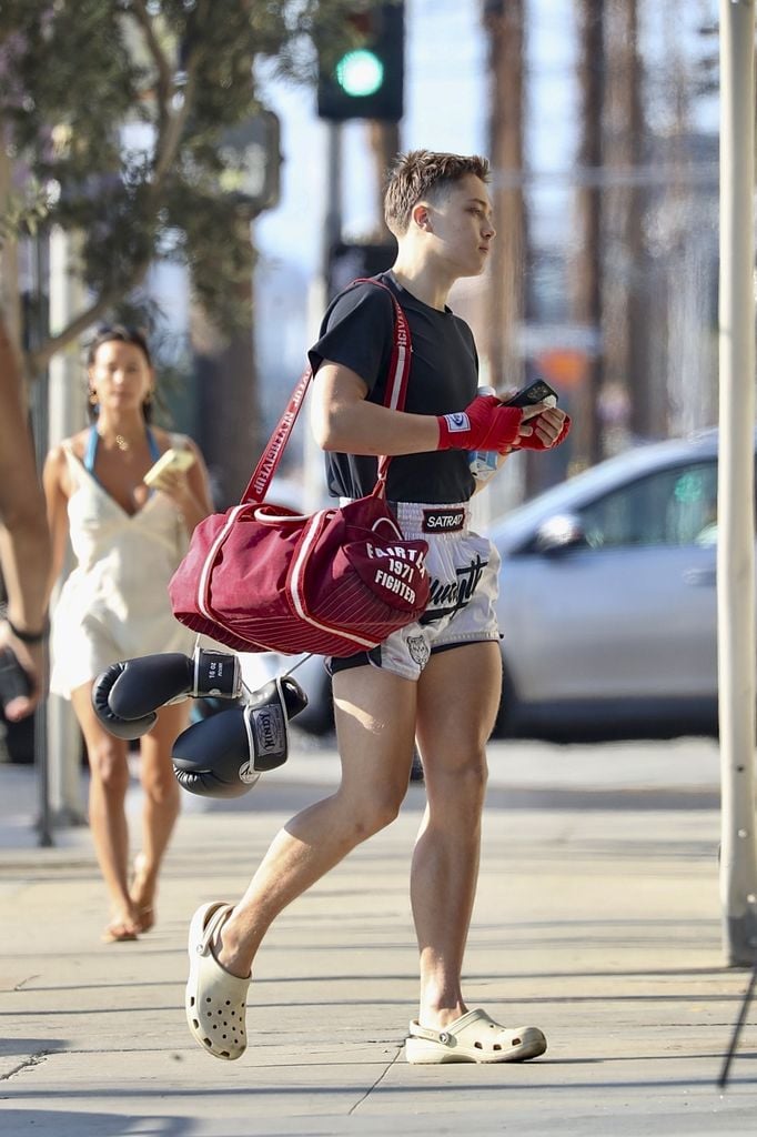 Knox Léon Jolie-Pitt fue visto rumbo a su entrenamiento tras su victoria en muay thai.