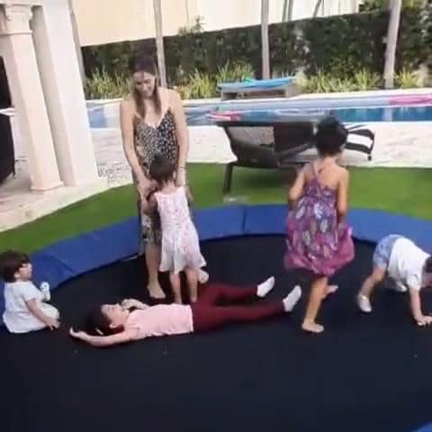 jacky bracamontes con mart n fuentes y sus hijas