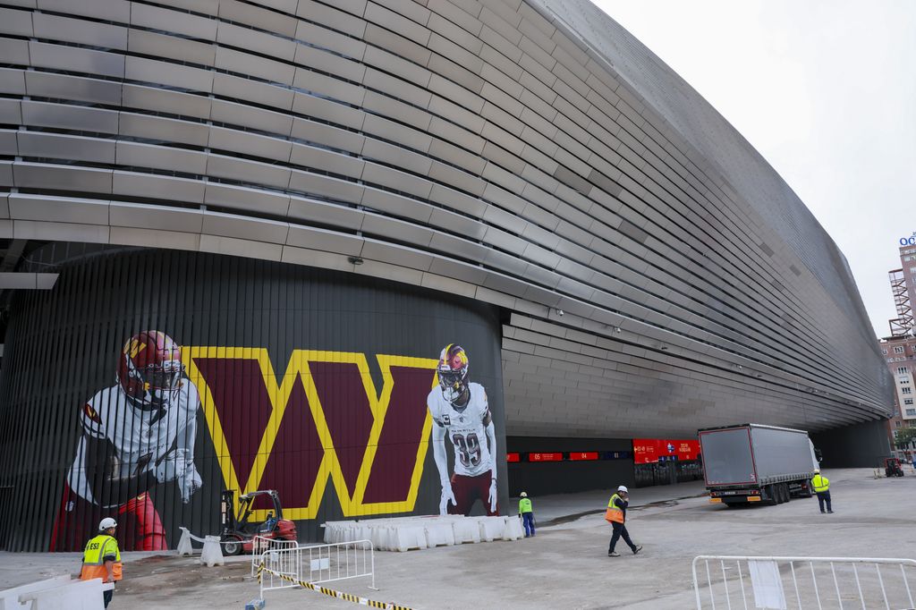 El Santiago Bernabéu preparándose para la gran cita con la NFL