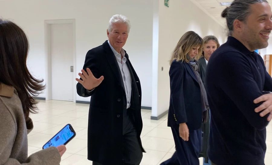 Richard Gere y Alejandra Silva de Inditex