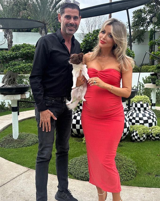 Fani Stipkovic, de 41 años y Fernando Hierro, de 55, semanas antes de ser papás