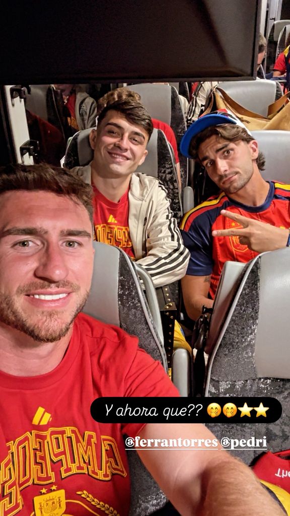 La celebración continuó en el vestuario y el autobús