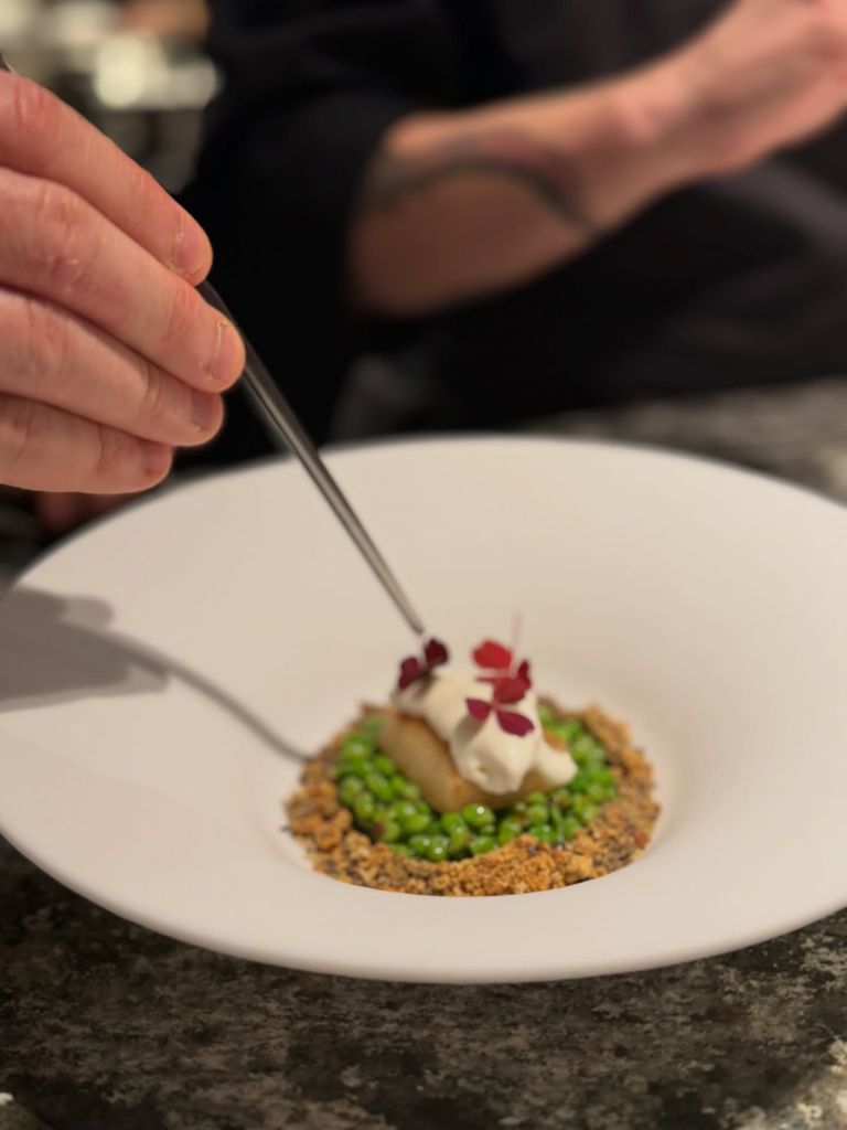 En Atelier, Ramón Freixa despliega su cocina más  vanguardista y personal. 