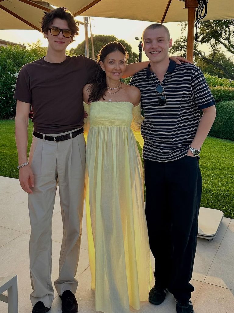 La condesa Alexandra de Dinamarca con sus hijos Nicolás de Dinamara y Félix de Dinamarca