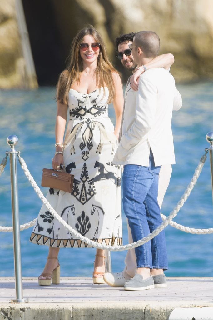 Vergara fue vista de lado de Douglas Chabbot, con quien se rumora que la actriz está teniendo un romance.