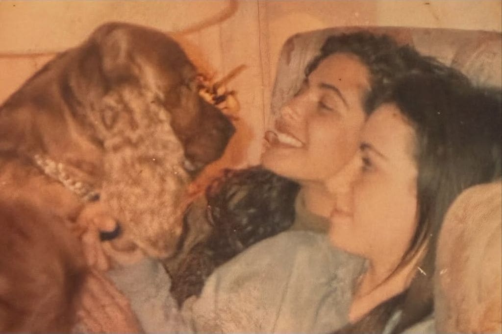 Nuria Roca y su hermana Ruth de adolescentes