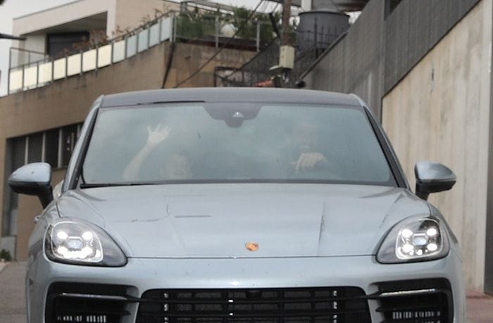 Imagen de Pique y Milan en el coche 