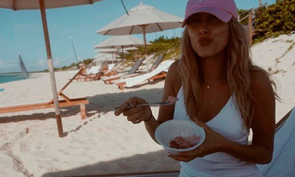 Hailey Bieber prioriza la ingesta de proteínas y vegetales