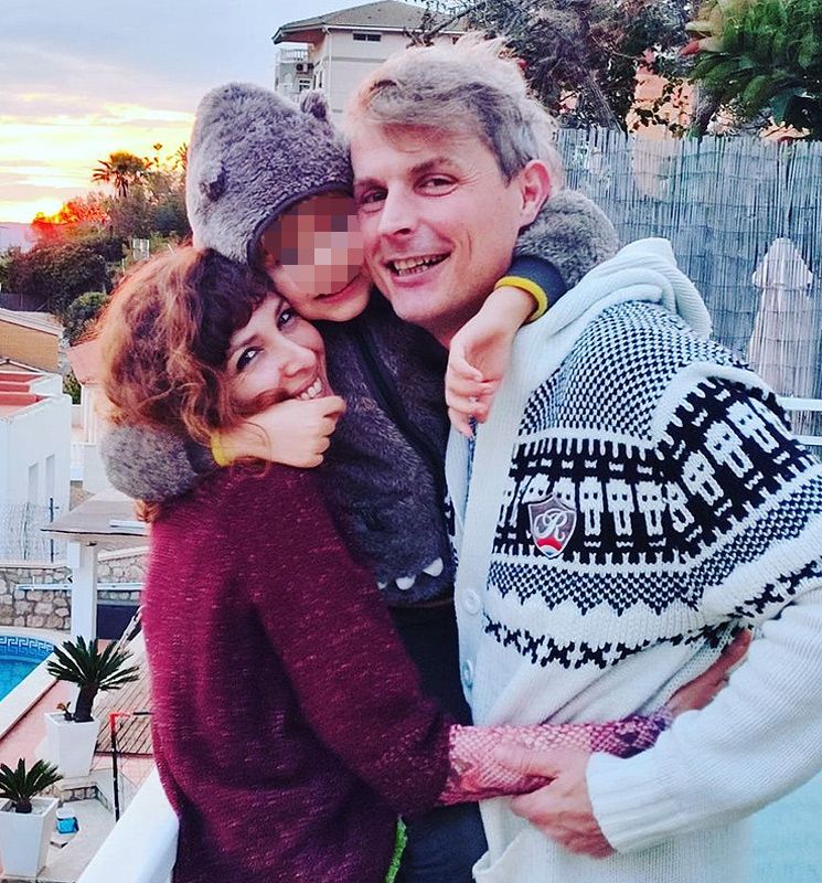 Daniela Costa y su familia