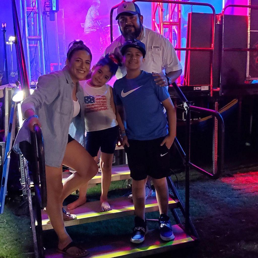 'Rick' Gomez con Sara y sus hijos Victoria y Marcus. 