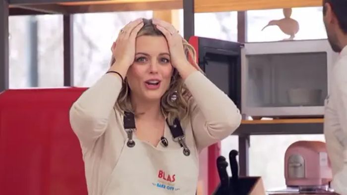 Adriana Torrebejano quemó el chocolate de Blas