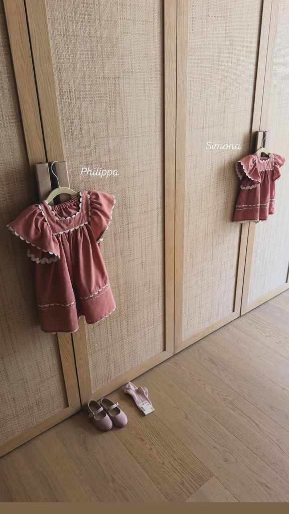 Los vestidos conjuntados de Philippa y Simona, para el cumpleaños de la hermana mayor de la casa