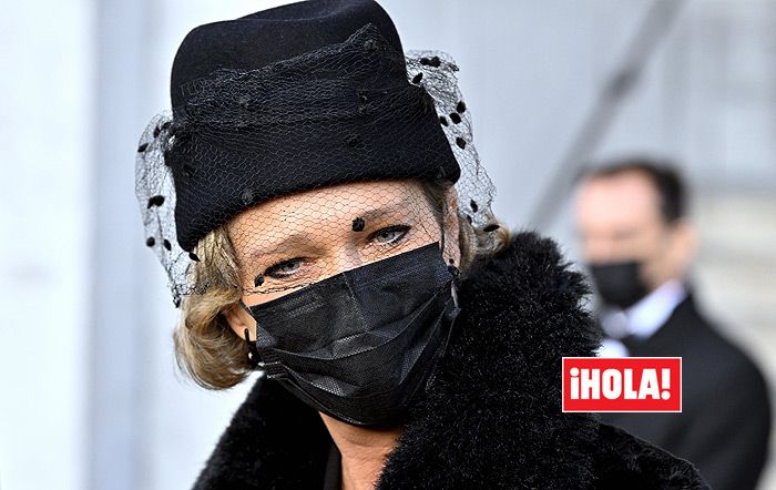Delphine de Bélgica acude por primera vez a un acto con su padre y la reina Paola