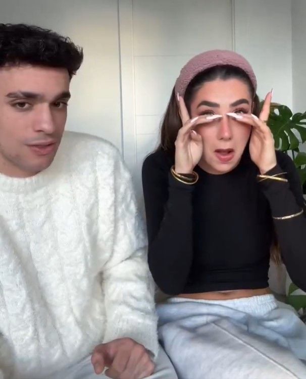 Isaac Belk y Lola Lolita anunciando su ruptura en redes sociales