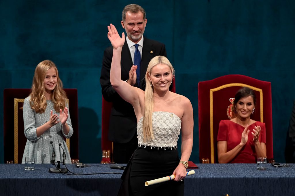 Lindsey Vonn recibe el Premio Princesa de Asturias de los Deportes 2019, junto a la princesa Leonor, Felipe VI y doña Letizia