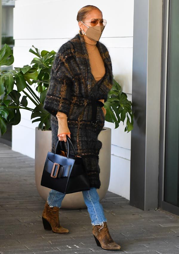 Jennifer Lopez con vaqueros