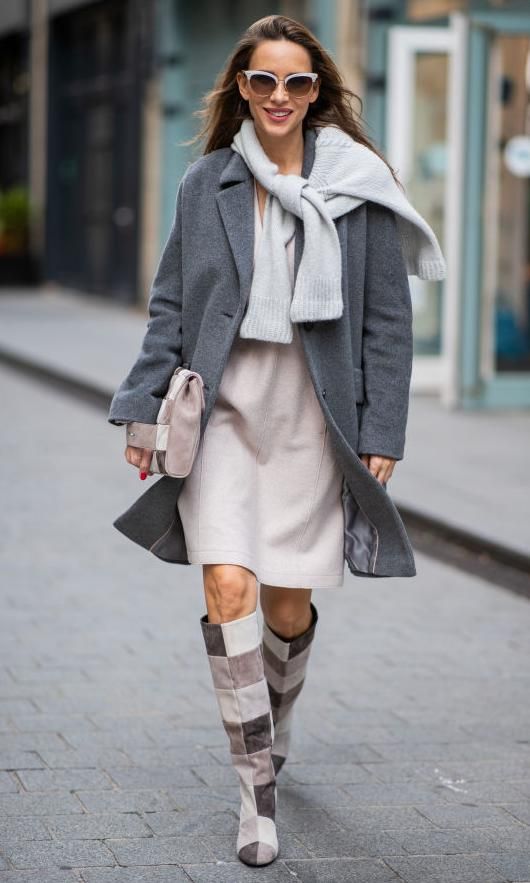 alexandra lapp con botas altas de patchwork