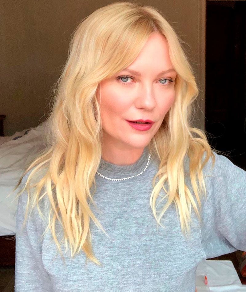 Kirsten Dunst con melena con flequillo cortina