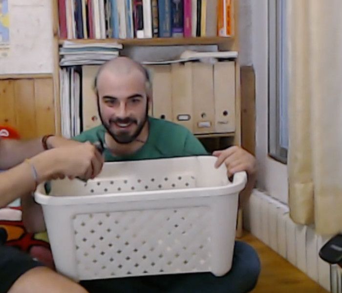 Pablo Díaz se rapa el pelo 