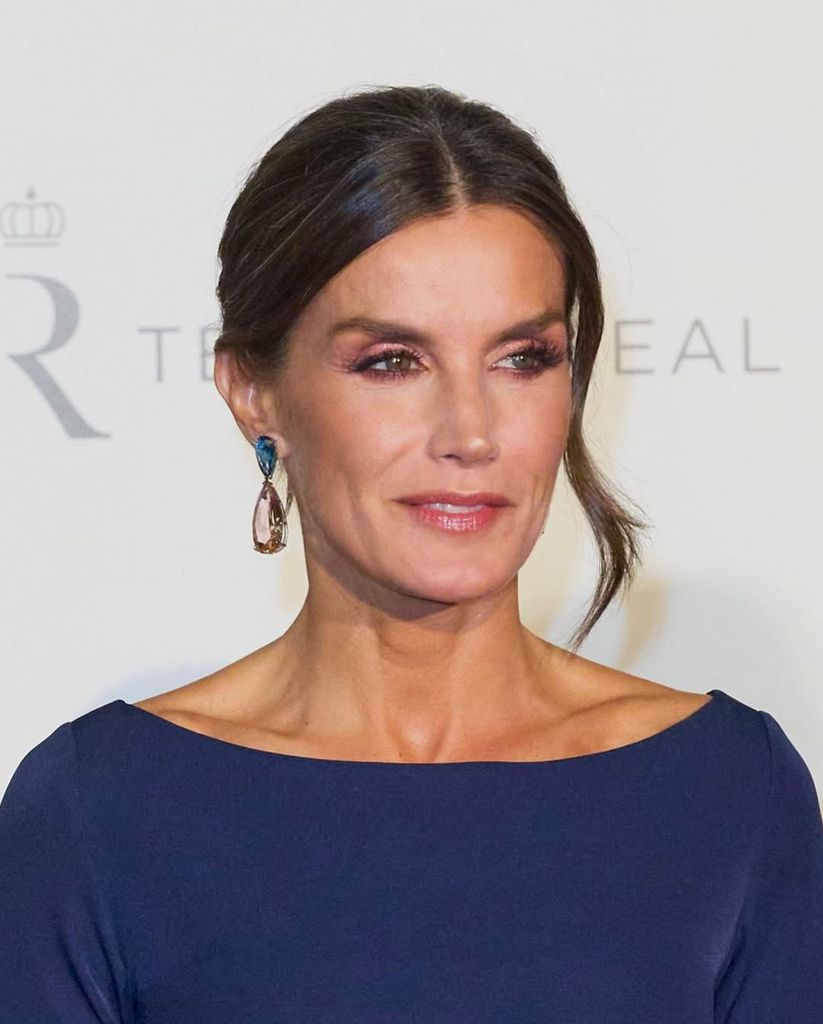 Doña Letizia, con pendientes de Sibela Studio en la inauguración de la temporada del Teatro Real de Madrid en 2022