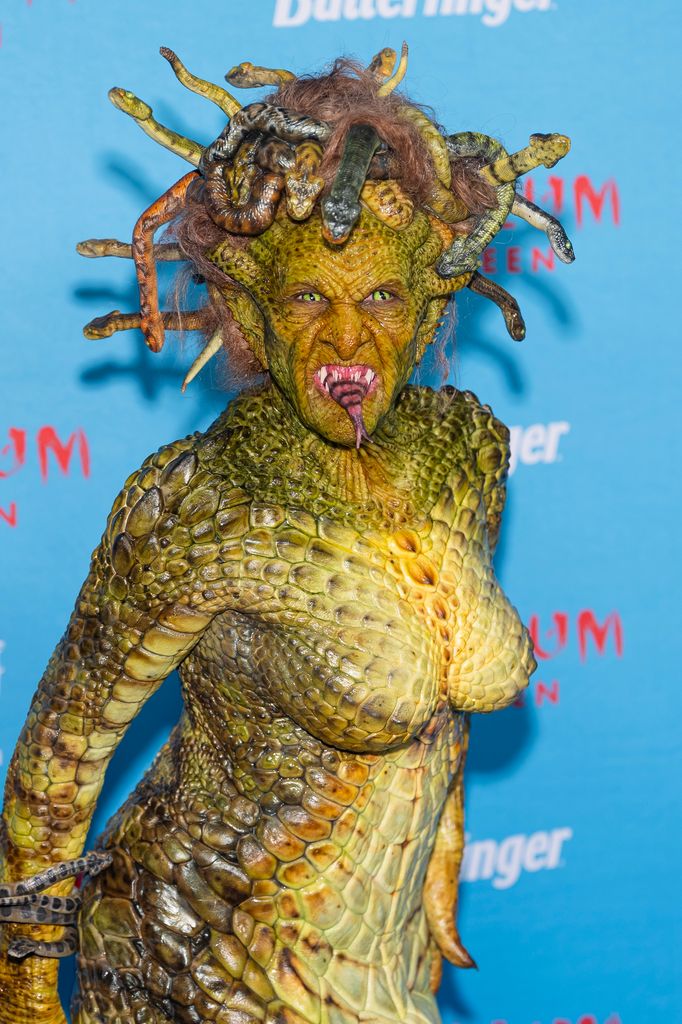 Heidi Klum disfrazada de Medusa en su fiesta de Halloween, 2025. 