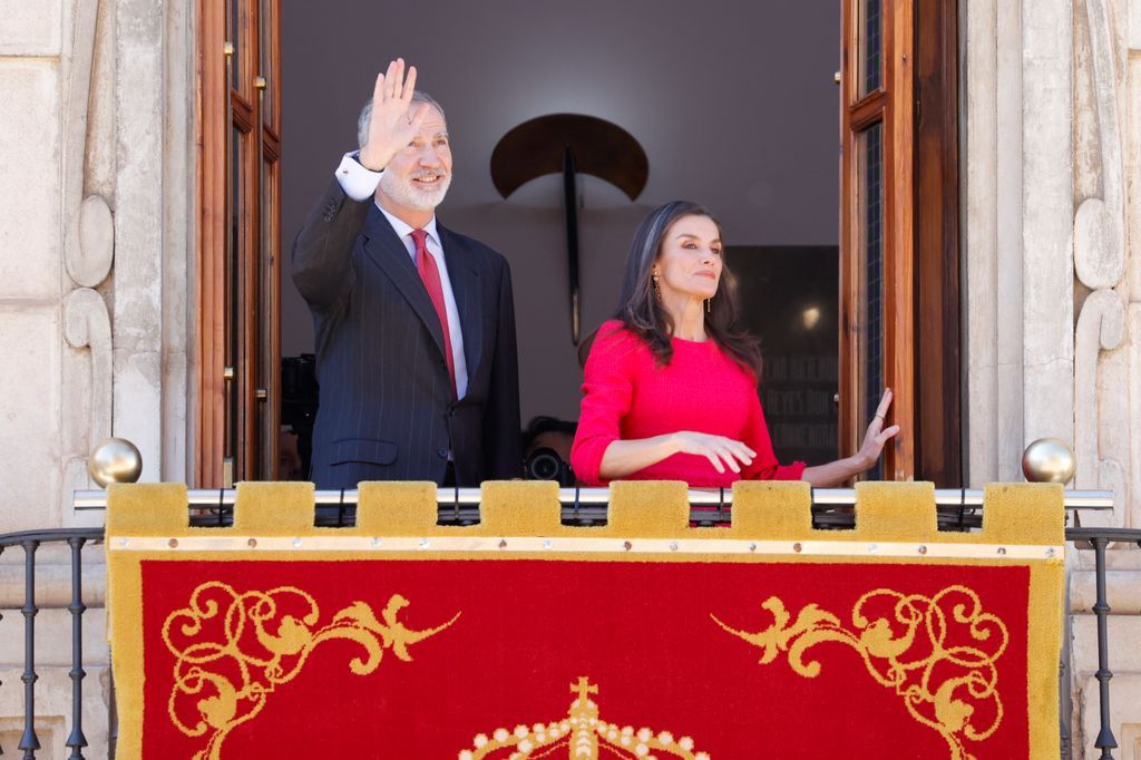 LOS REYES VISITAN EL AYUNTAMIENTO DE JAEN CON OCASIÓN DE LA CONMEMORACIÓN DEL 1200º ANIVERSARIO DE SU CAPITALIDAD