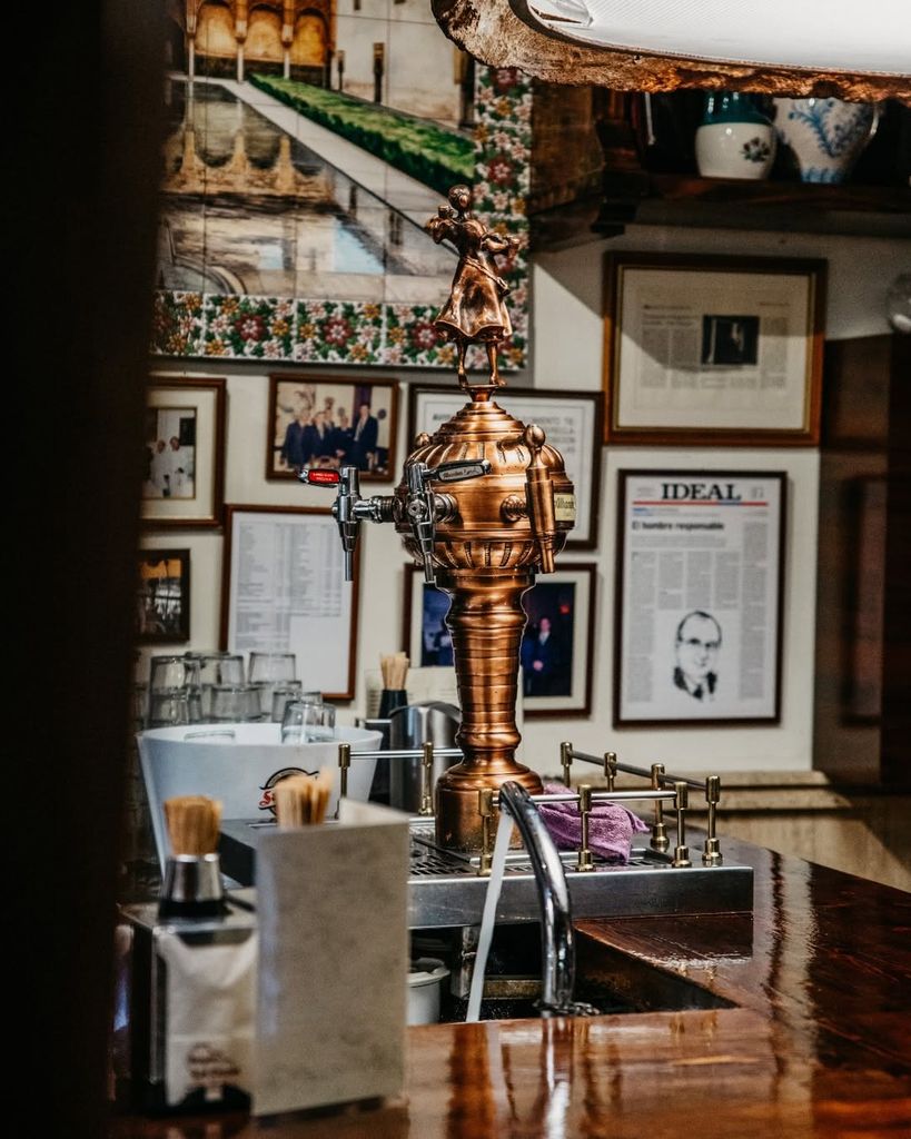 Esta decorado con un estilo andaluz y acogedor