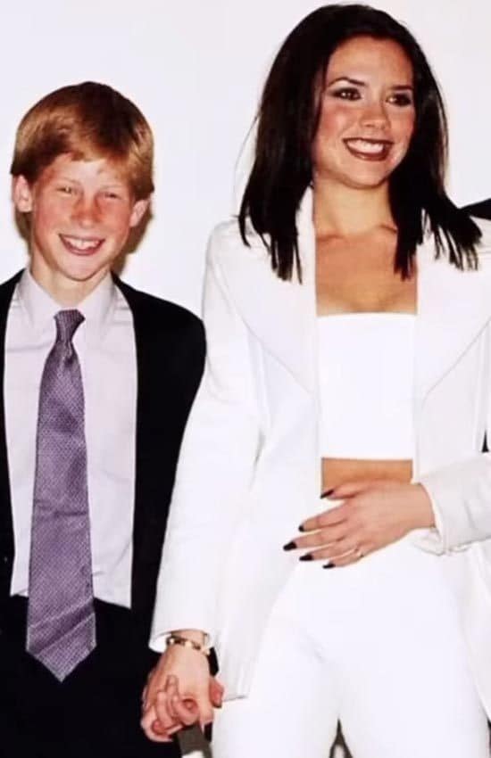 Victoria Beckham con el príncipe Harry